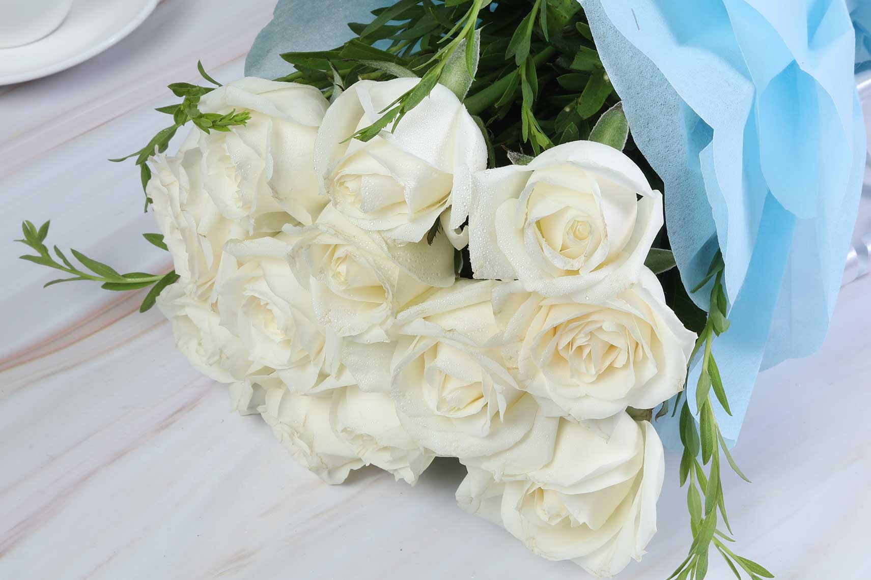 Send Wonderful white rose bouquet Online