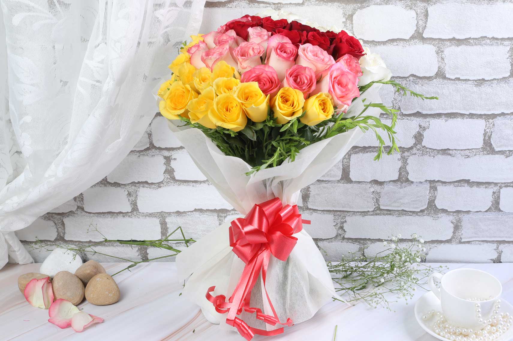 Send Colorful Rose Bouquet Online in India