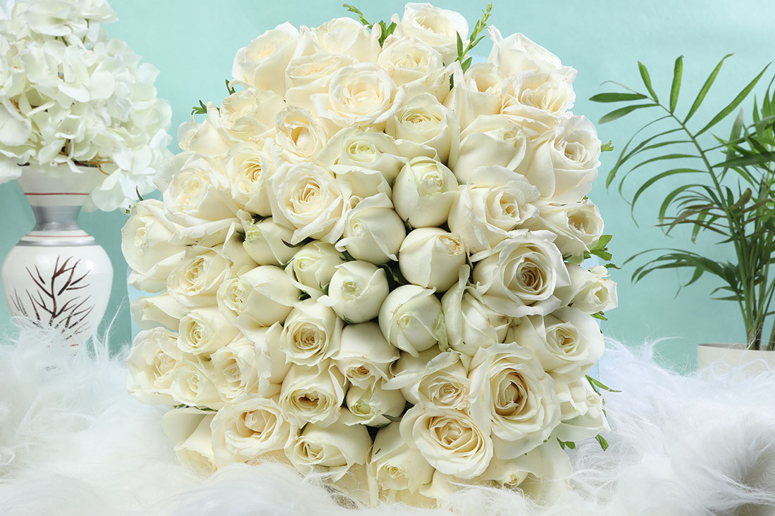 Pearl White Rose Bunch: Order Online