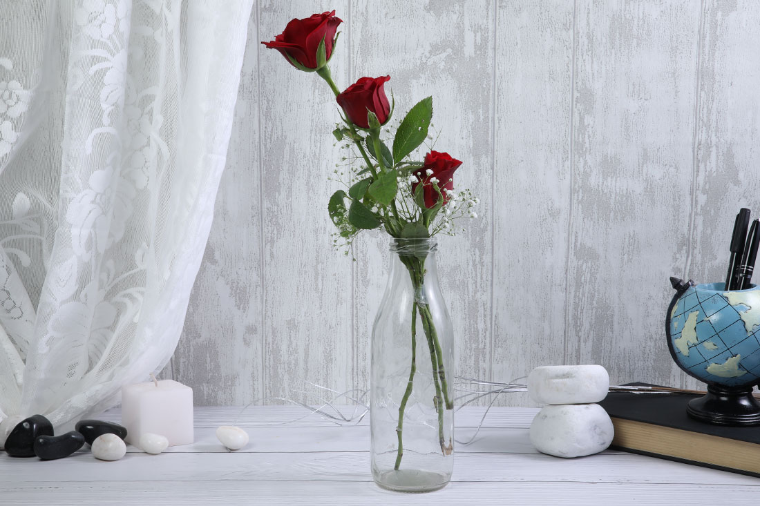3 Red Roses In A Glass: Order Online
