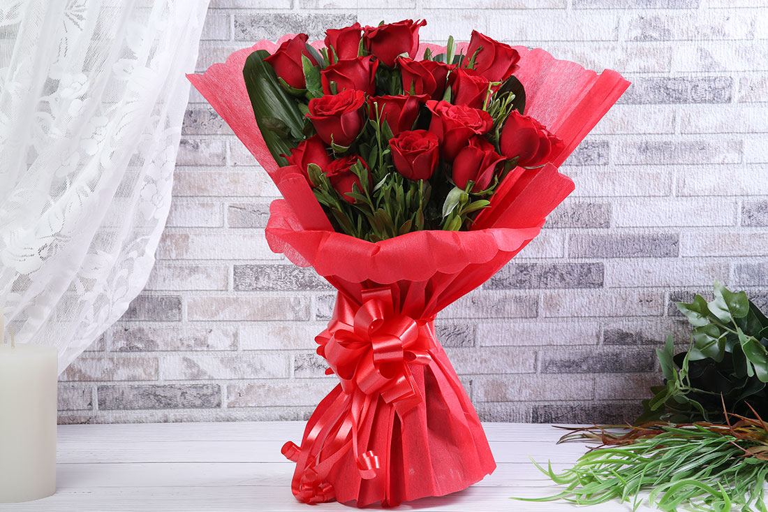 Send Bunch of 15 Red Roses Online in India