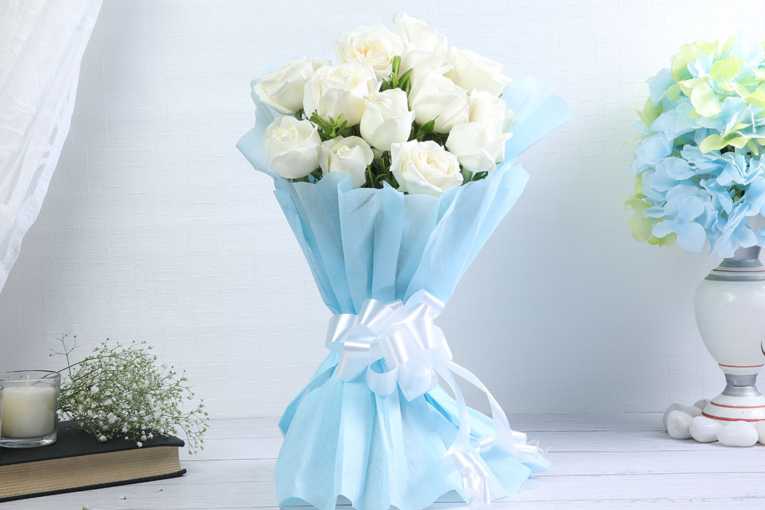 Send Bouquet of 12 White Roses Online