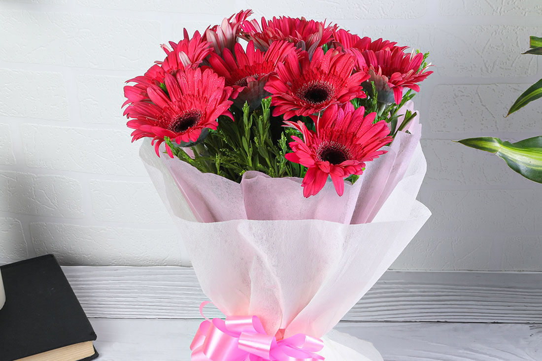 Buy Pink flouroscent gerbera gifting bouquet Online