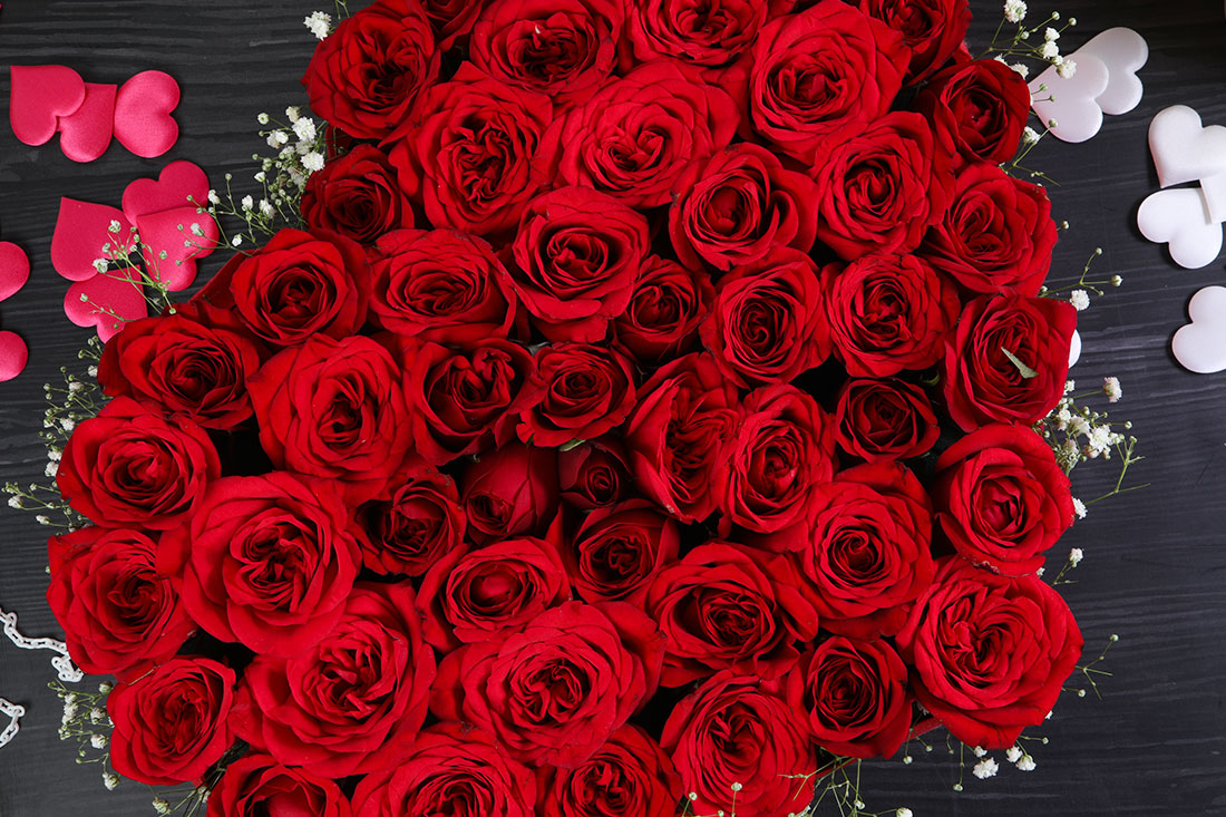 Aplicado Ilustrar bomba Buy Bouquet of Red hearty rose collection at ₹2245 Online From Unrealgift