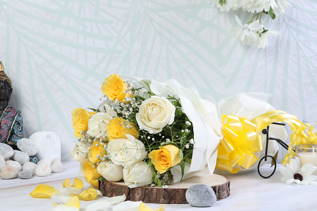Bouquet of 6 Yellow Roses & White Roses