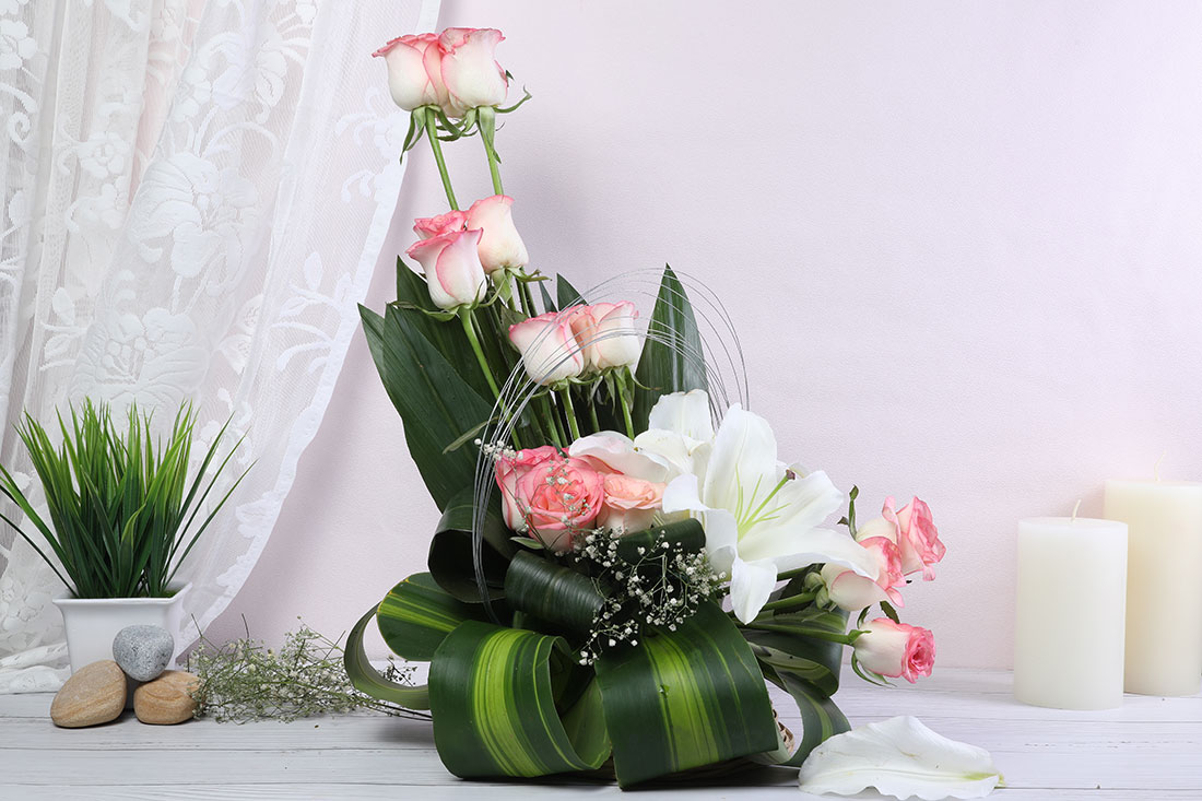 Send Buy Pink Rose and Lilies Combo Online in India Online