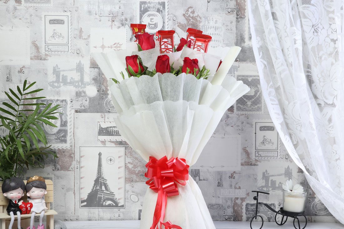 Send Kitkat rose assortment