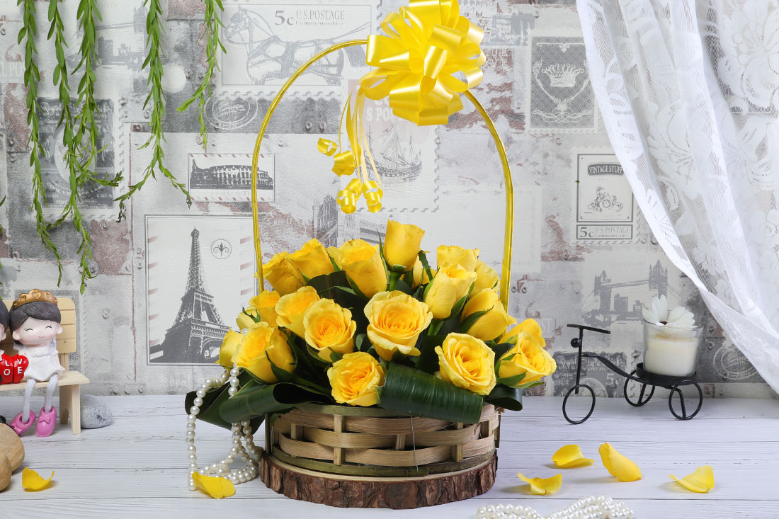 20 Yellow Roses in a Basket: Send Online Send Now