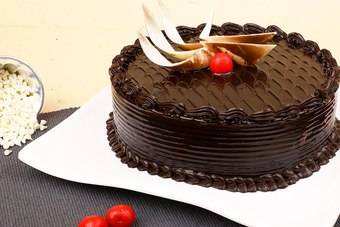 Send Creamy Chocolate Cake for Birthday Online