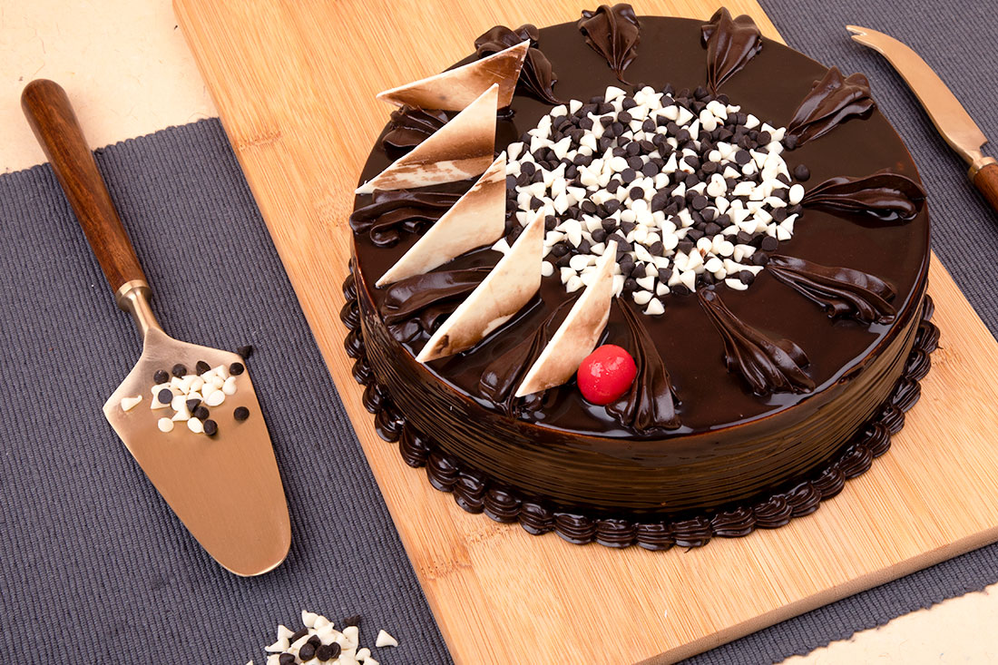 Succulent Chocolate Cake: Send Online Order Now
