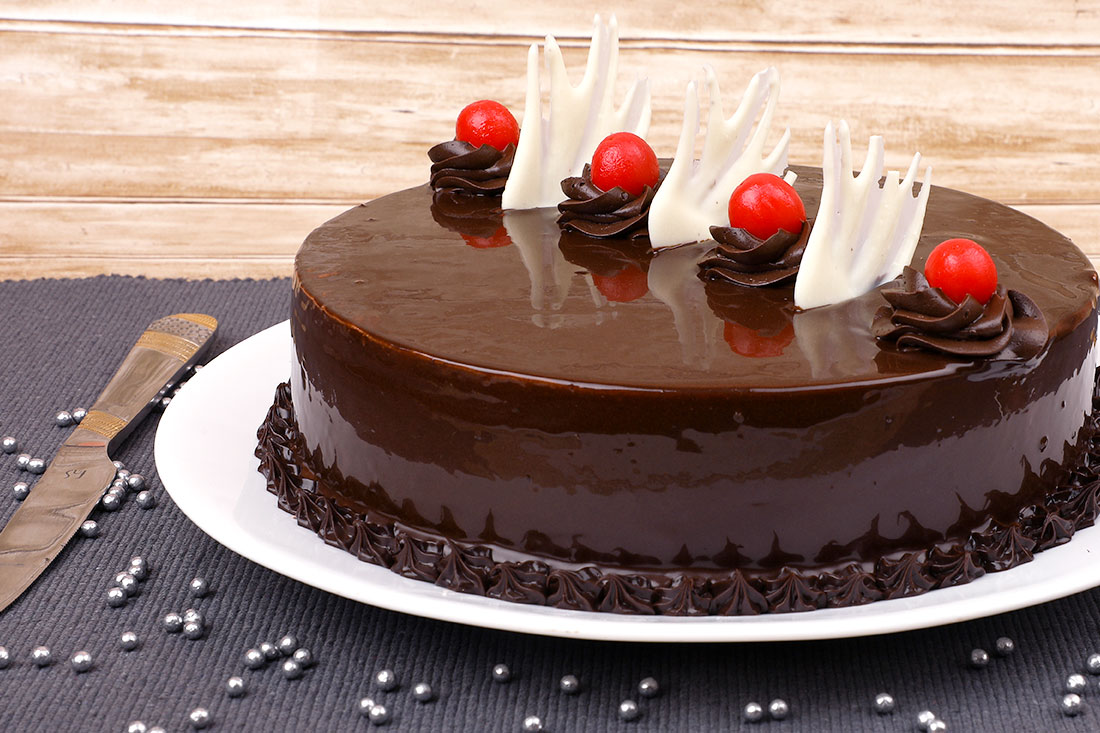 Creamy chocolate cherry cake