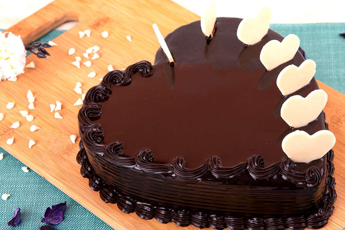 Heart Shaped Chocolate Cake for Birthday & Anniversary Delivery
