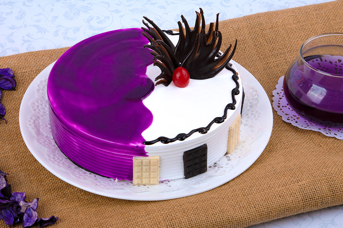 Blue Velvet Vanilla Cake: Send Online Across India