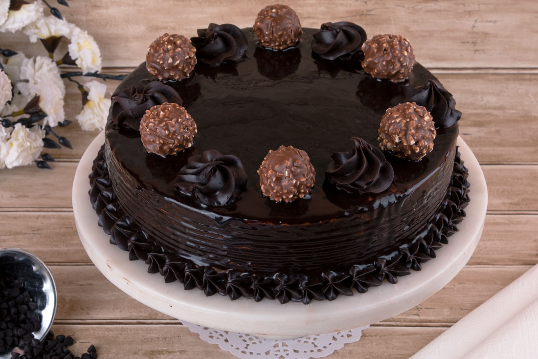 Snicker Chocolate Cake