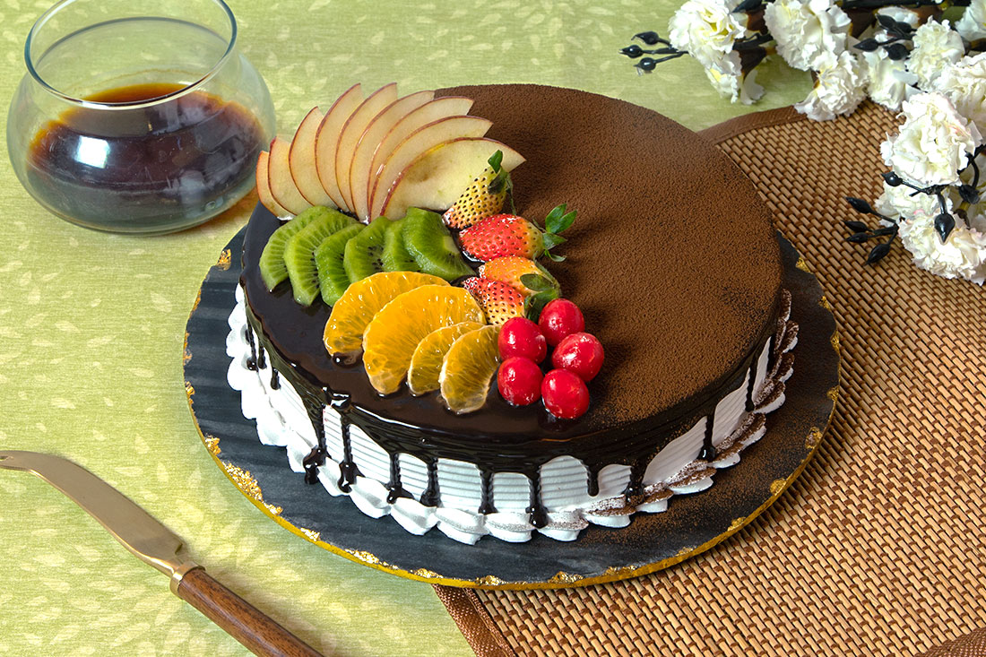 Send Fruit & Chocolate Cake Online