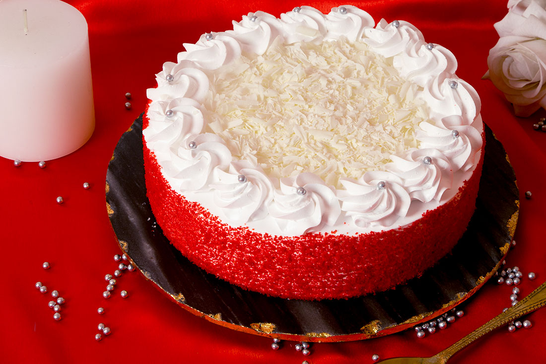 Eggless Red Velvet Scrumptious Cake