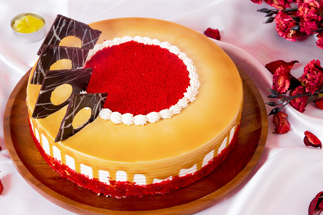 Red Velvet Cake With Choco Tip: Buy Online Now Order Now