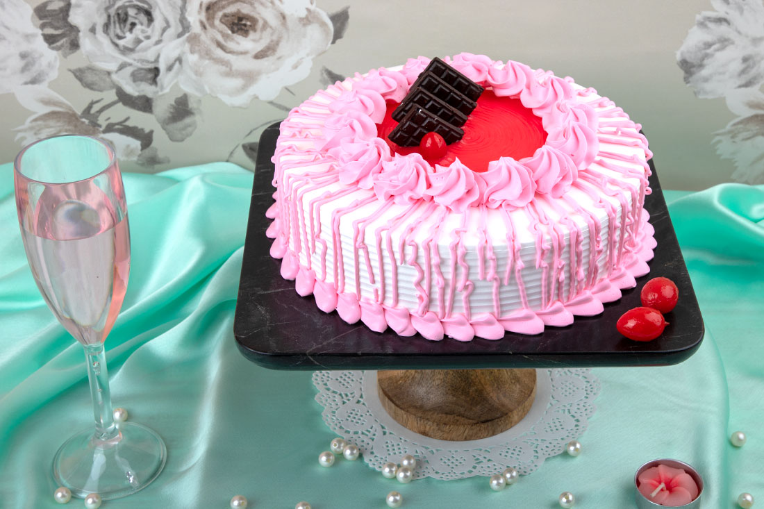 Strawberry Scrumptious Cake Online