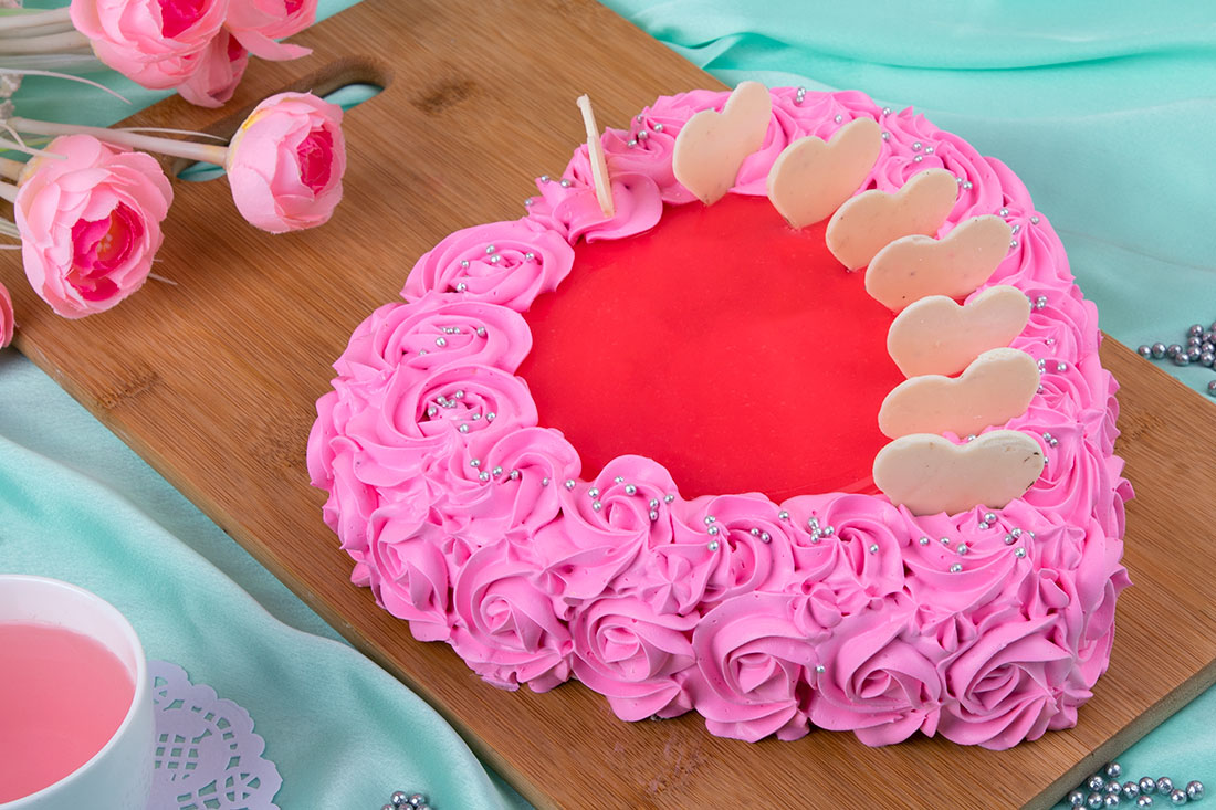 Send Valentine Special Strawberry Cake Online
