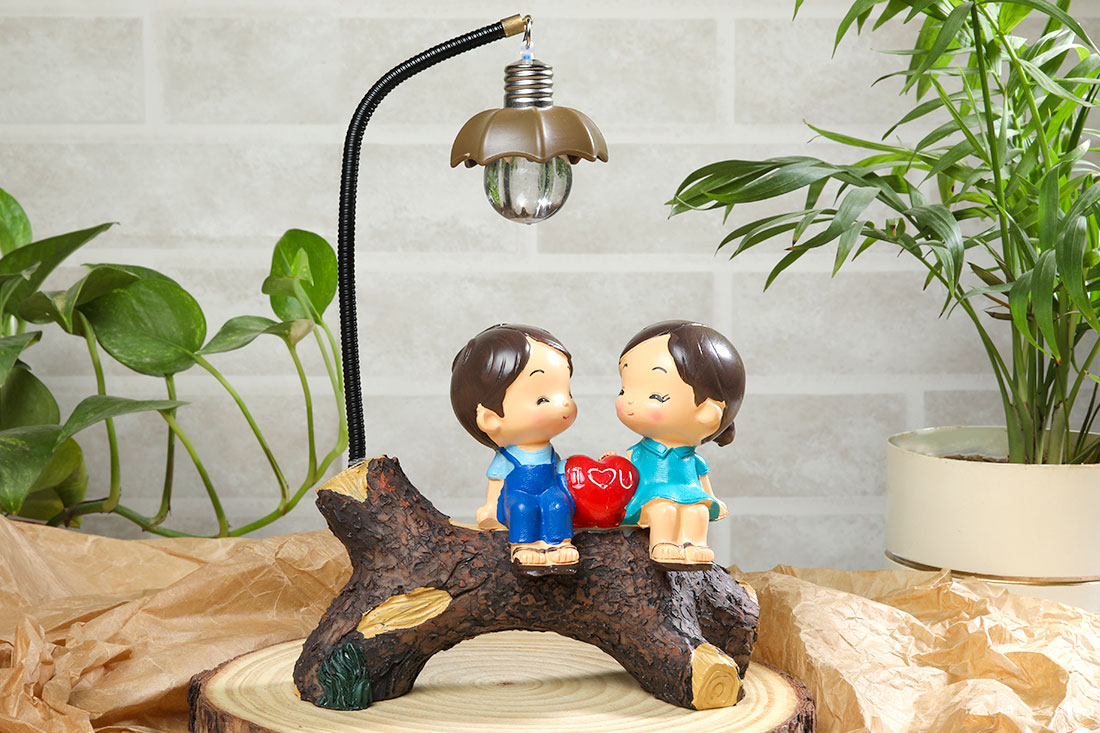 Send Resting couple gift Online