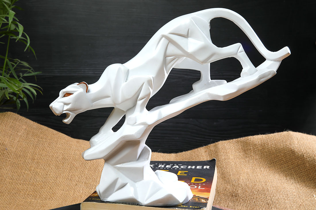 White panther sculpture Send Now