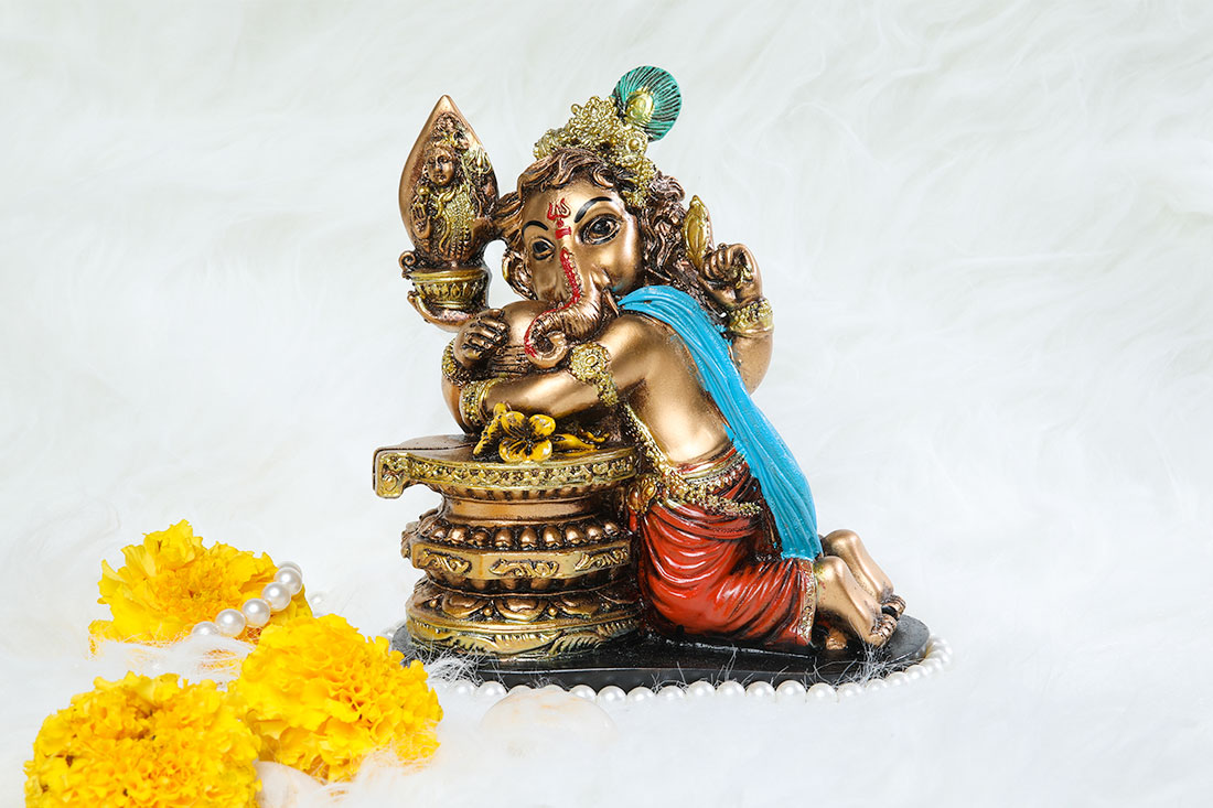 Lord Ganesha hugging Shivlinga Sculpture
