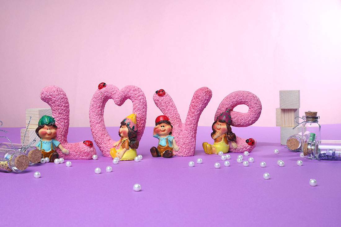 Bold happy love letter figurine