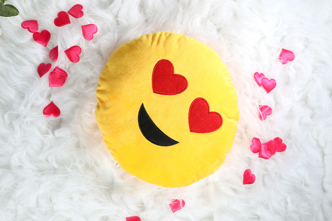 Send Emoji pillow Online
