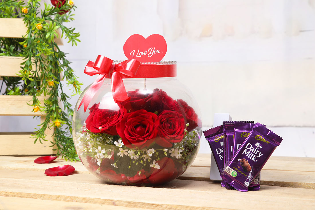Buy Beautiful Red Roses with Chocolates Online