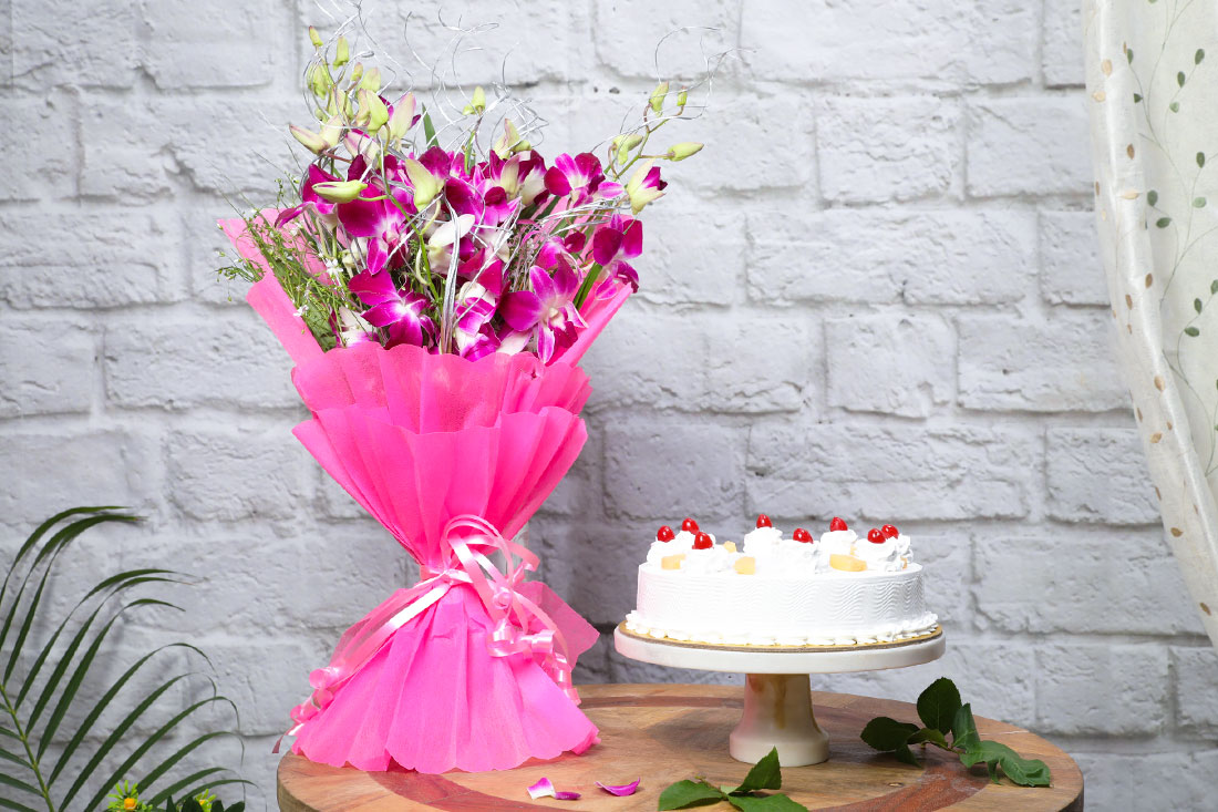 Send Delicious Pineapple Cake with Flowers