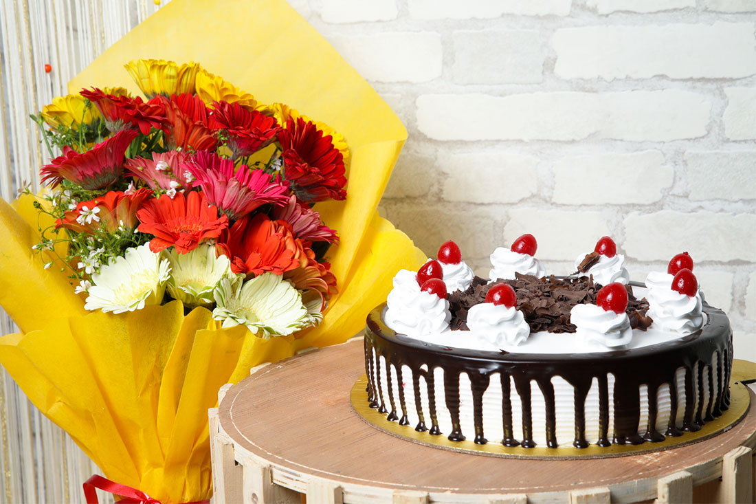Stunning Cake & Flower Combo Send Now
