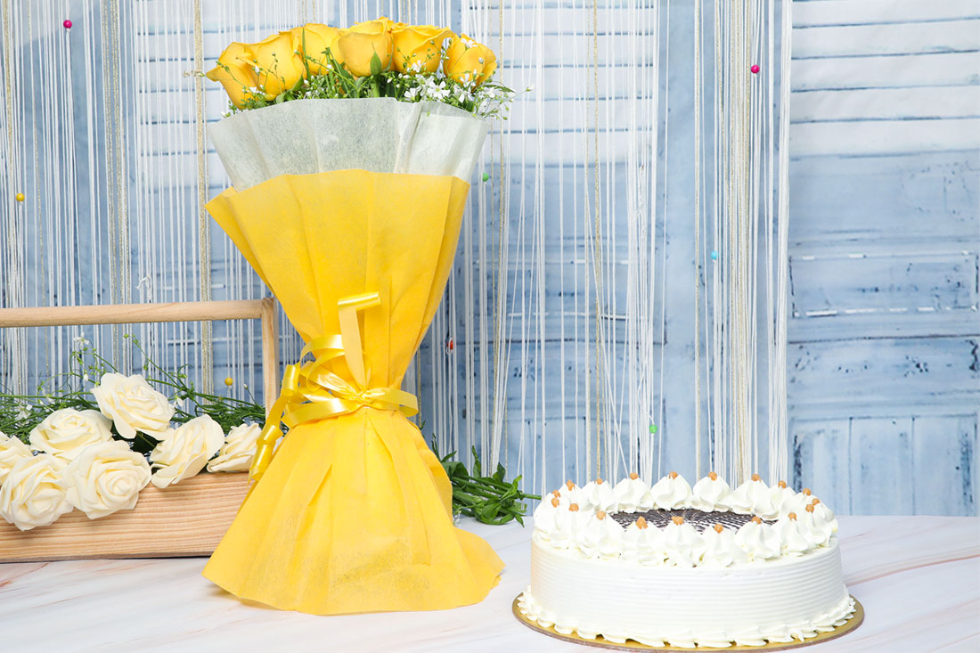 Buy Lovely Rose & Cake Combo