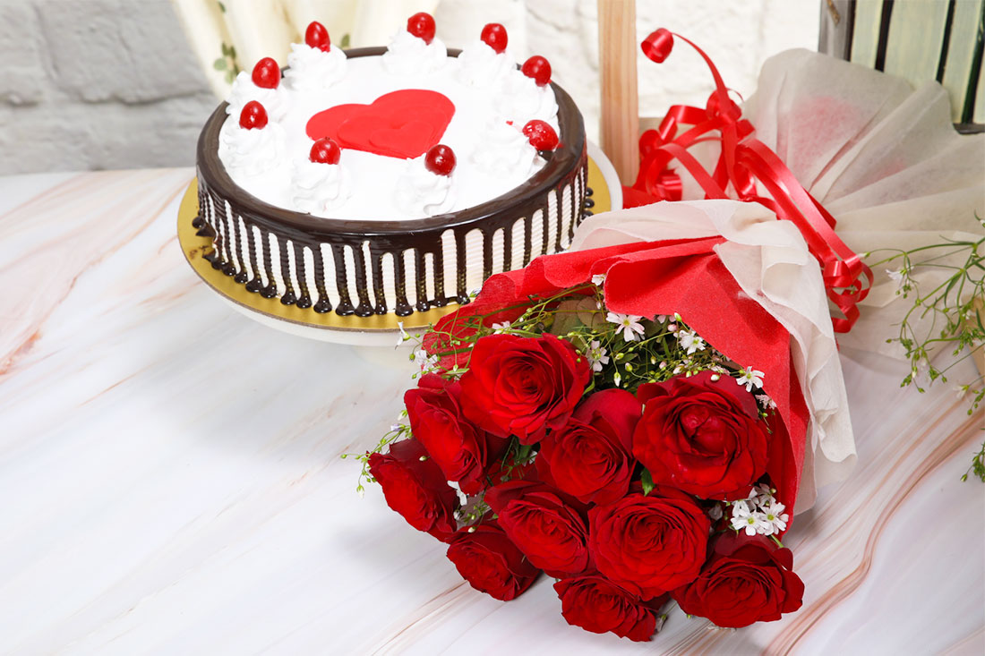 Buy Expressing Love with Cake Combo Online