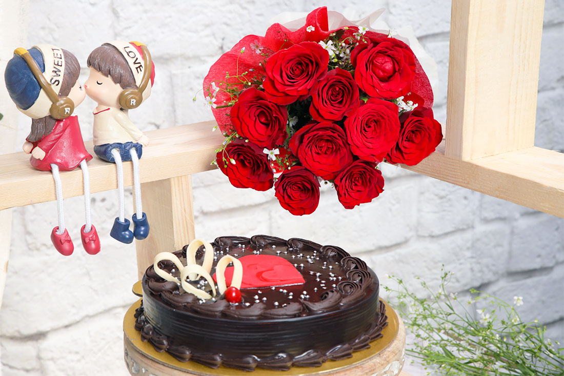 Send Tasty Bite with Cake Combo Online