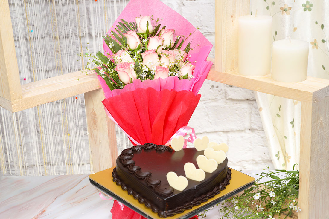 Hearty Cake & Flower Combo Buy Online