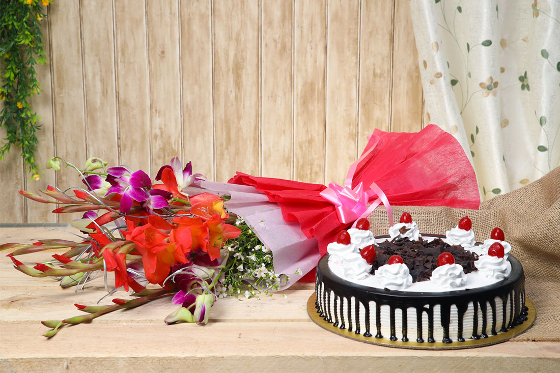 Buy Impressive Cake & Flower Combo