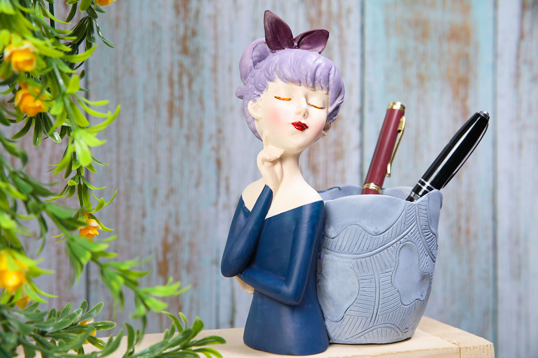 Lovely Lady Pen Stand