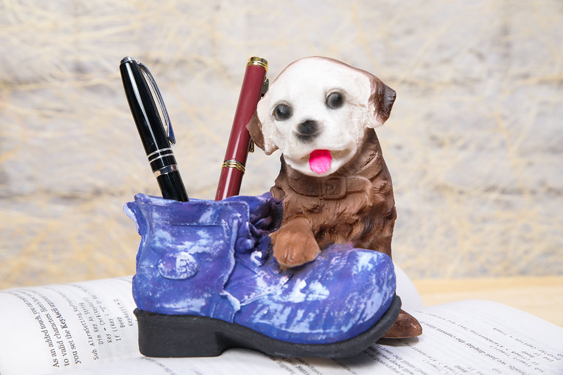 Adorable Doggy Pen Stand