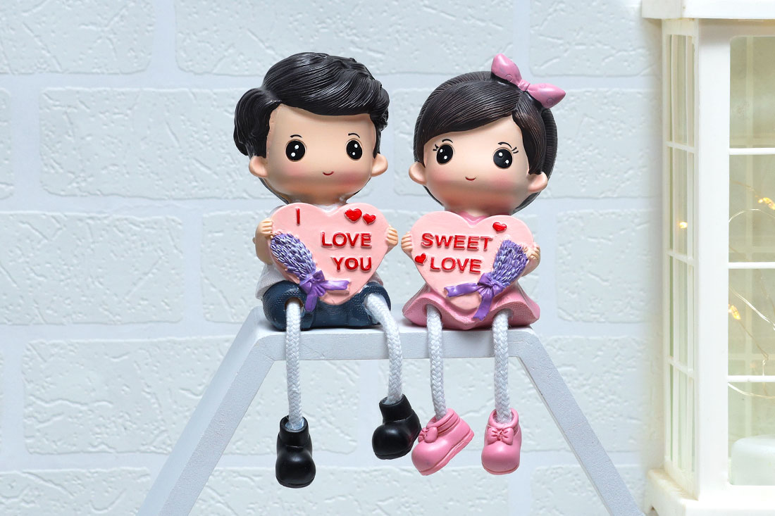 Send Adorable Sweet Couple Showpiece Online