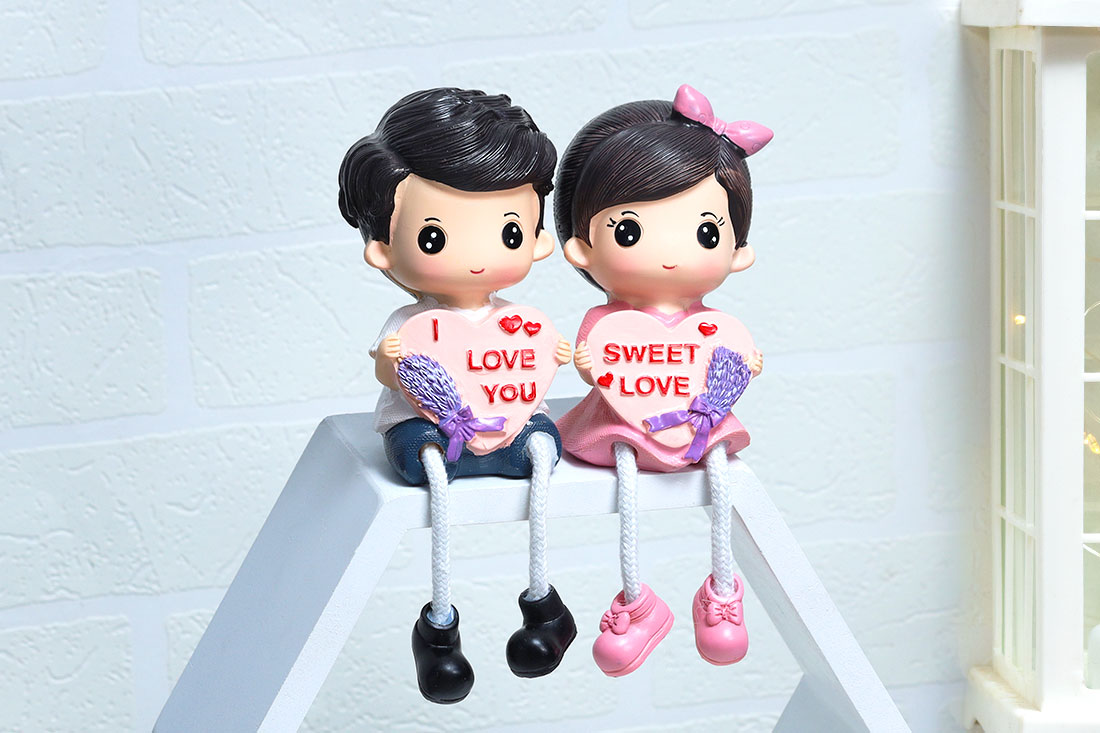 Adorable Sweet Couple Showpiece