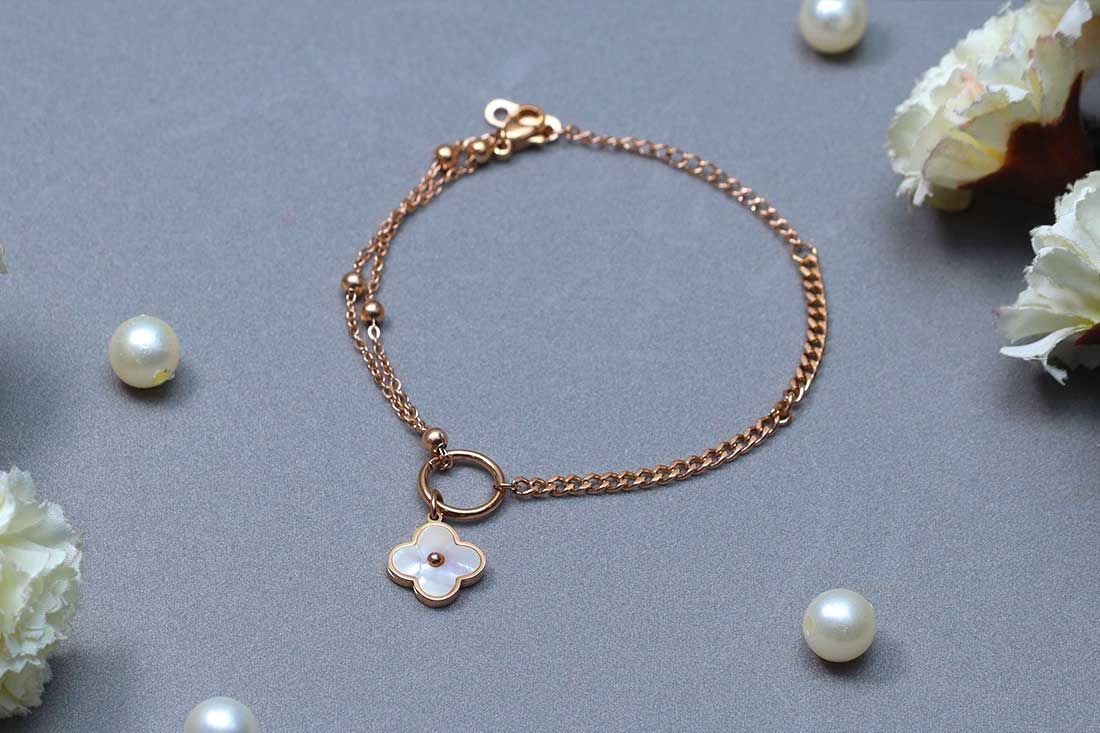 Adorable Golden Bracelet Flower Tassel