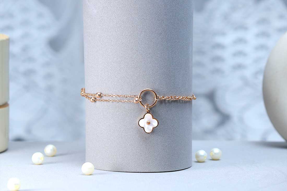 Adorable Golden Bracelet Flower Tassel