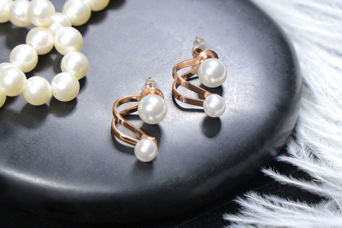 Classy Spiral Pearl Stud