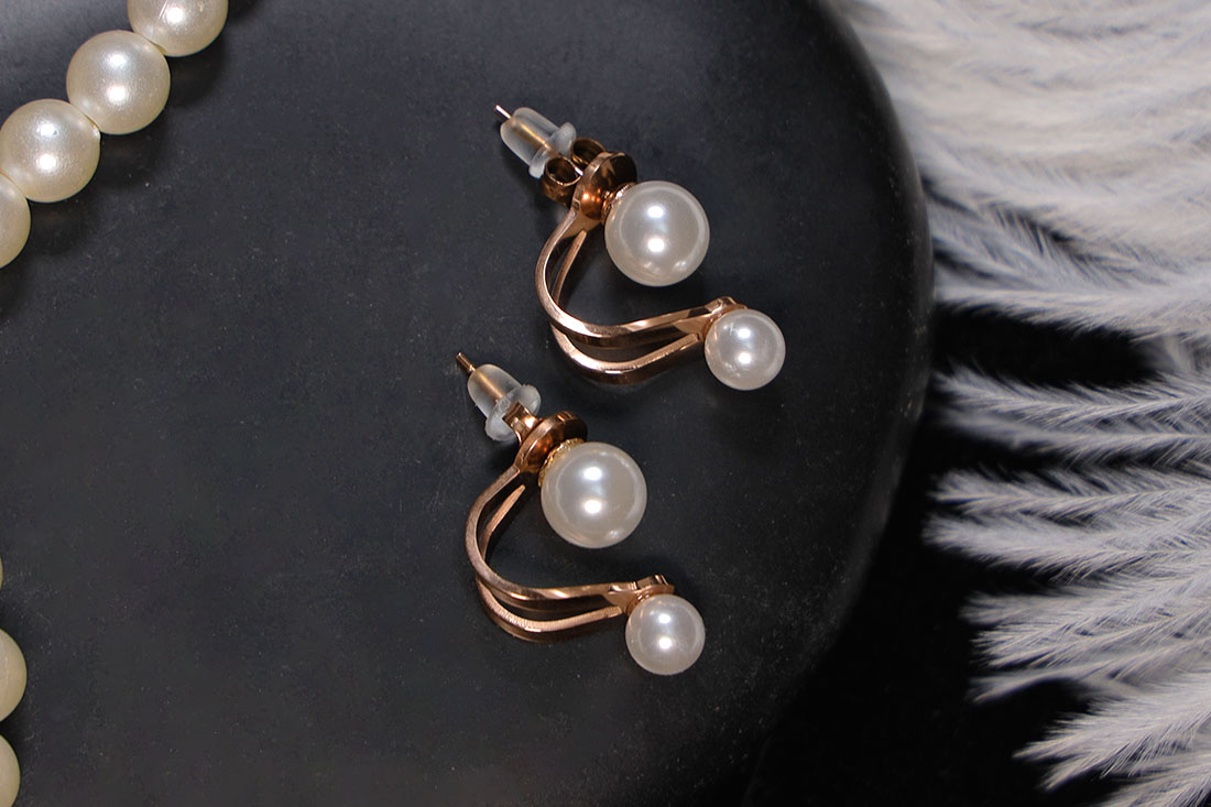 Classy Spiral Pearl Stud