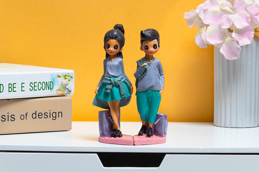 Fashionable Couple Statue Order Now