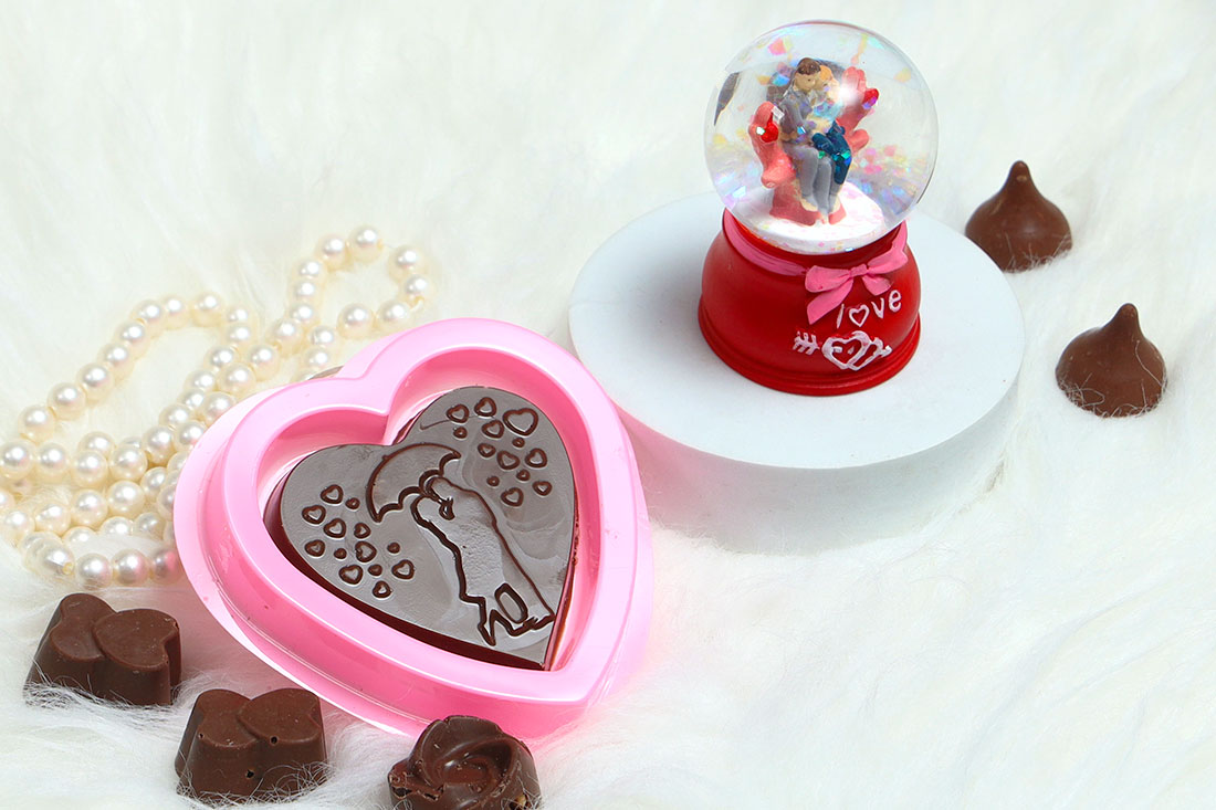 Heart Chocolate with Couple Doom