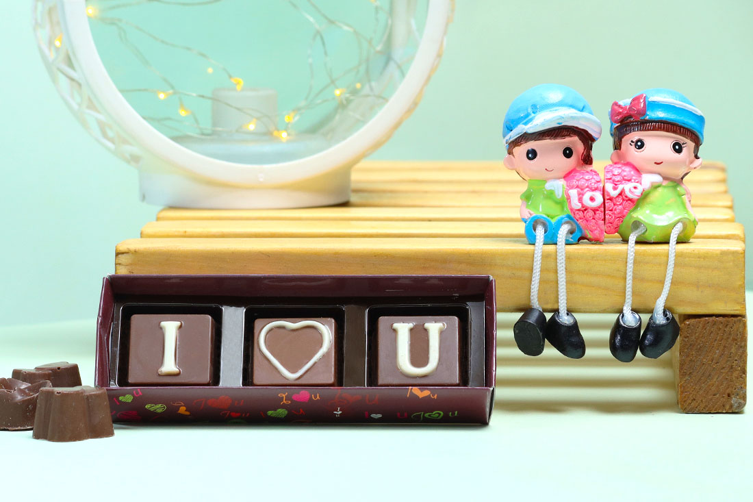 Love Chocolate with Cute Couple Buddies Buy Online