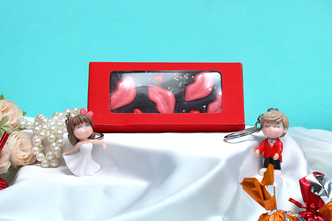 Send Love Couple Keyrings Chocolate Bar