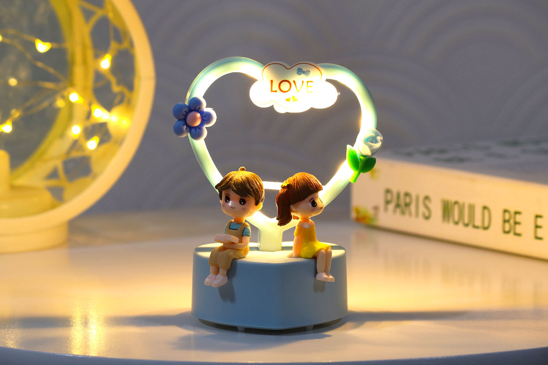 Love Couple LED Showpiece