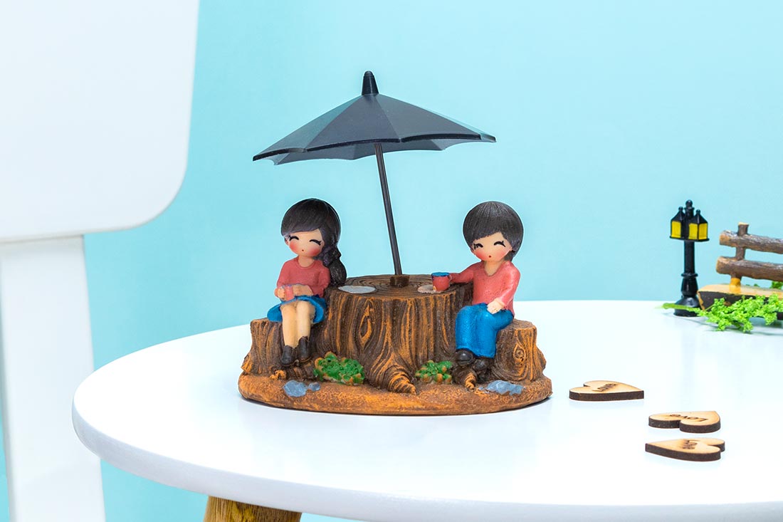 Shadow of Love Cute Couple Delivery